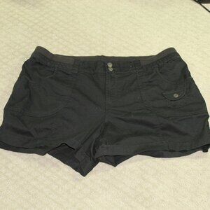 Cato Woman Classic Size 22W Black Cuffed Shorts